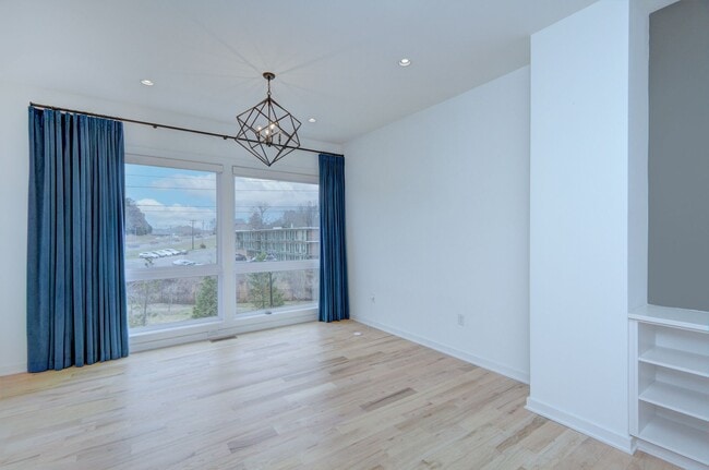 Building Photo - 2737 Shenandoah Ave