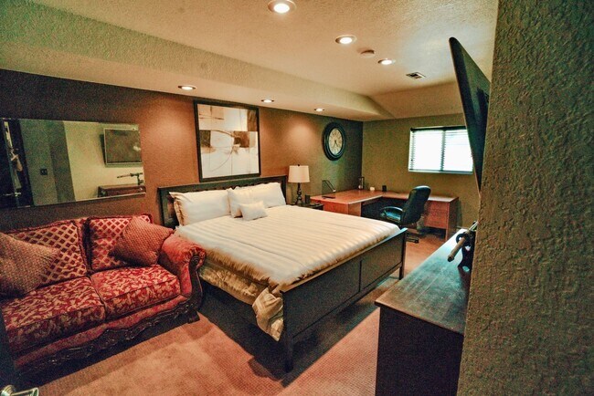 Building Photo - Modern 4BR Lakewood Home on Nearly Half an...