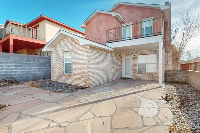 Building Photo - FOOTHILLS 3/BD 2.5/BA 2-STORY