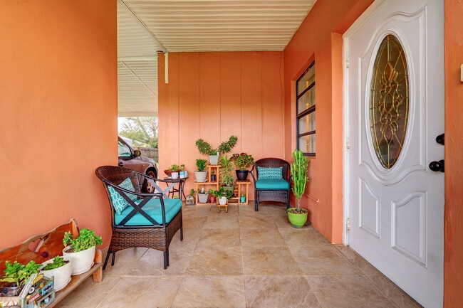 Building Photo - 141 SE Serenata Ct