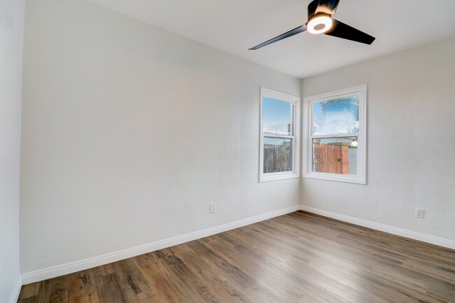 Building Photo - 902 9th St