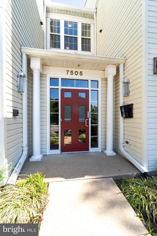 Building Photo - 7505 Calderon Ct