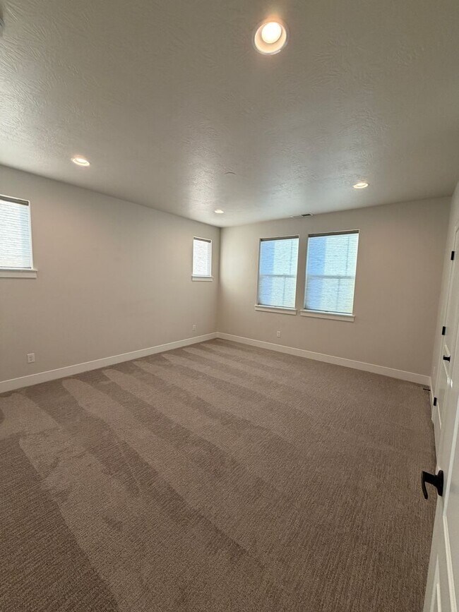 Building Photo - South Meridian Beautiful 4-Bedroom Home with a 3-Car Garage