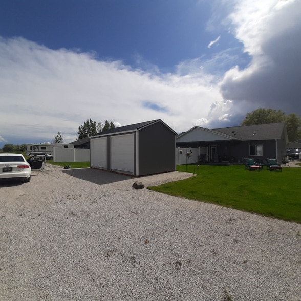 Building Photo - 709 S Oak St