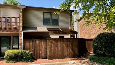 Building Photo - 2538 E Sweetbriar Dr