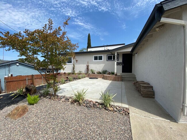Building Photo - Newly Renovated! 4BD/2BA