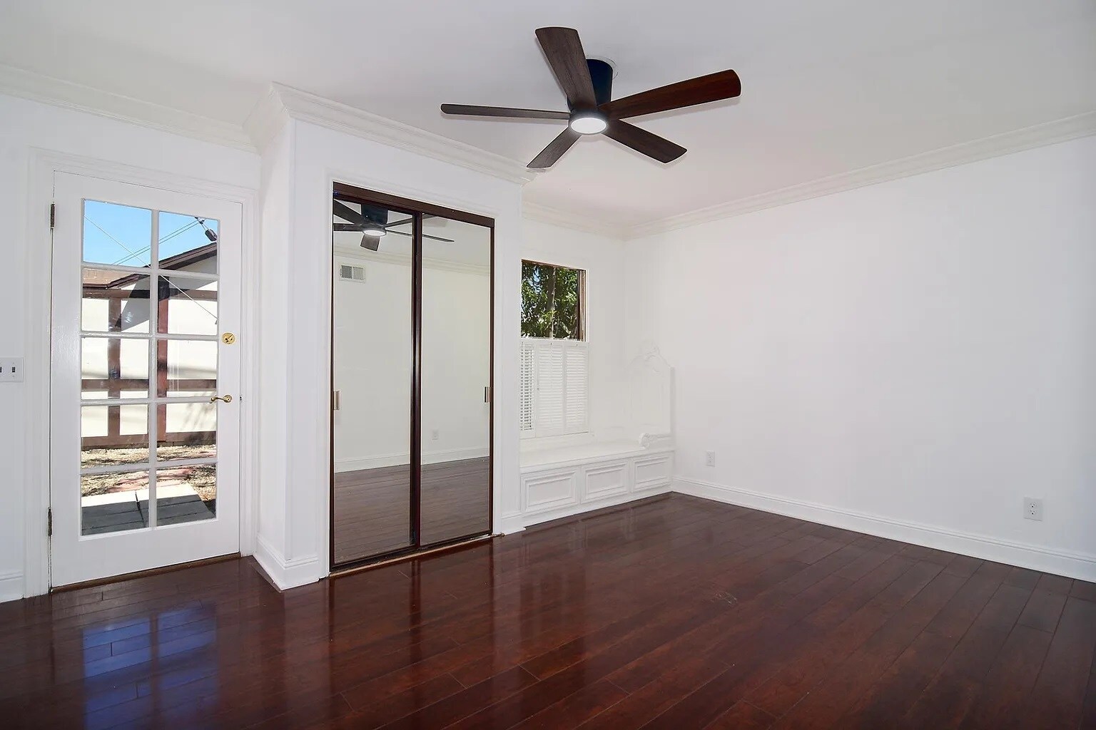 Building Photo - 17601 Tarzana St