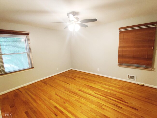 Building Photo - 522 Milligan Dr
