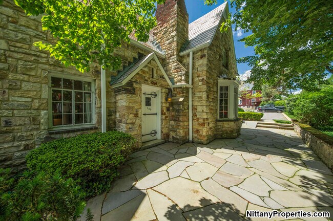 Building Photo - 100 N Patterson St