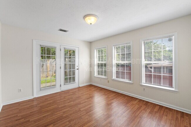 Building Photo - 123 Portofino Ln SW