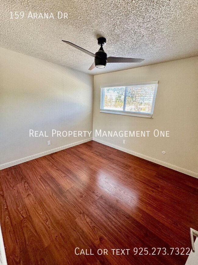 Building Photo - 159 Arana Dr