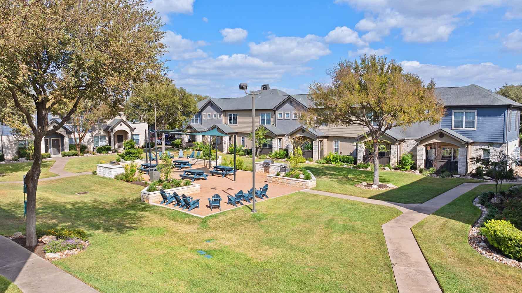 Building Photo - 1215 W Slaughter Ln