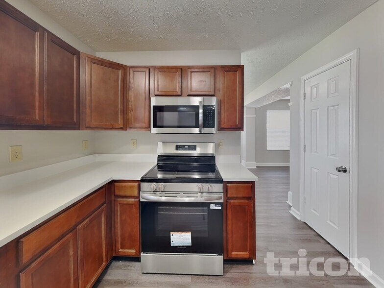 Building Photo - 5328 Waterton Lakes Dr