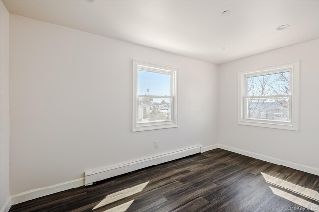 Building Photo - 33 Dock Dr