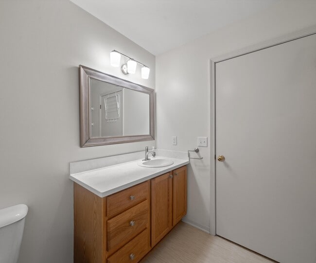 Building Photo - 905 Wildt St