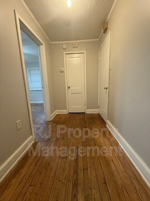 Building Photo - 1450 Gold Ave