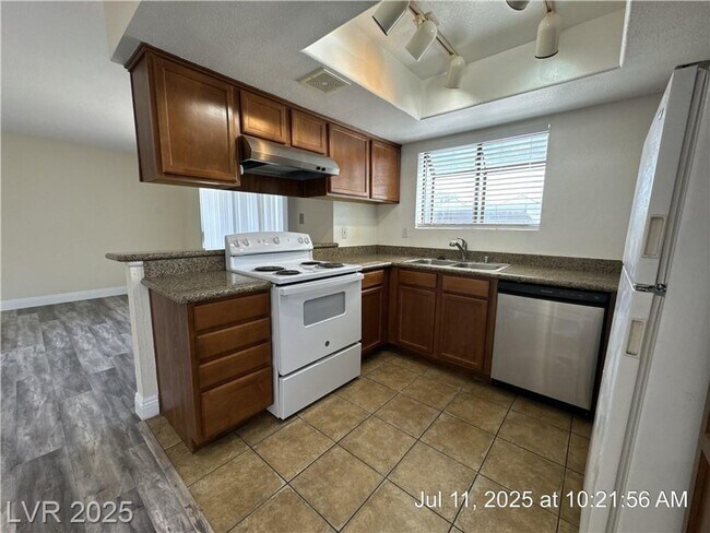 Building Photo - Updated First-Floor Unit | Granite Counter...