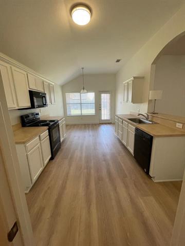 Building Photo - 2049 Sunny Side Dr