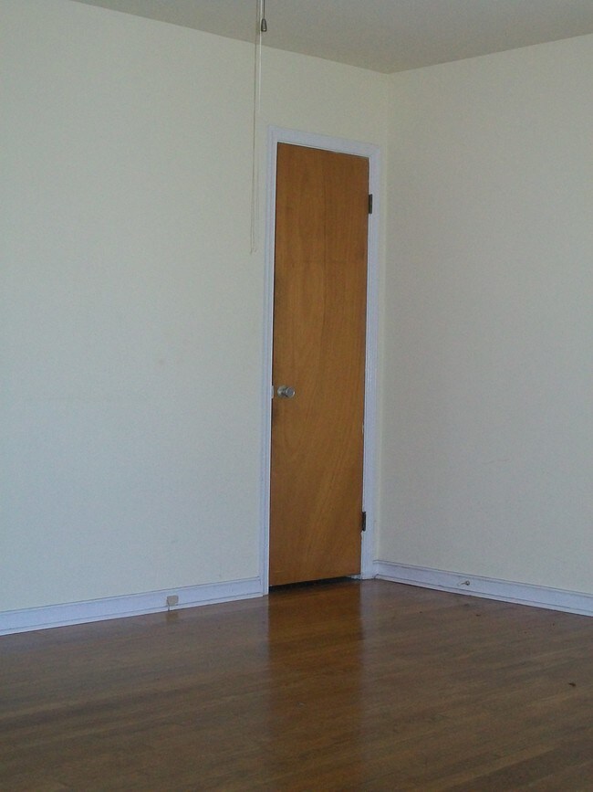Building Photo - 3919 Redstone Dr
