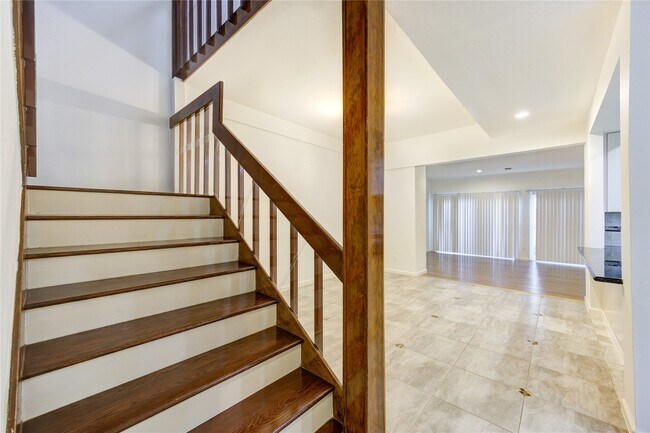 Building Photo - 12625 Memorial Dr