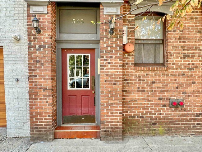 Building Photo - 565 1st St