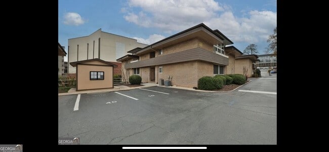 Building Photo - 346 Carpenter Dr NE