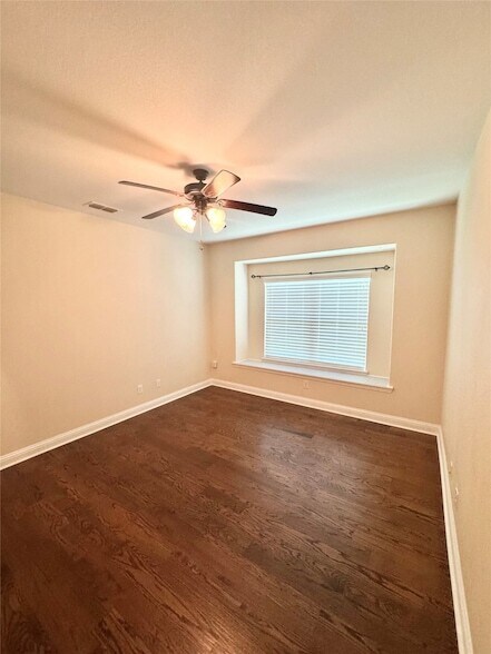 Building Photo - 1713 Fair Oaks Ln