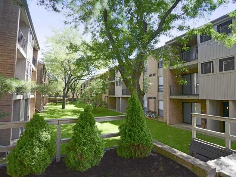 Building Photo - Courtyards of Kimberly