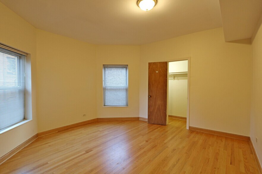 Building Photo - 918 W Buena Ave