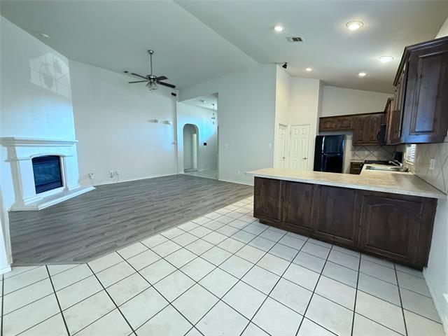 Building Photo - 10008 Tulare Ln