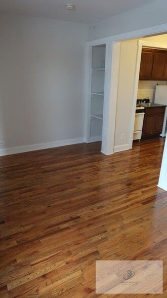 Building Photo - 4915 W Belle Plaine Ave