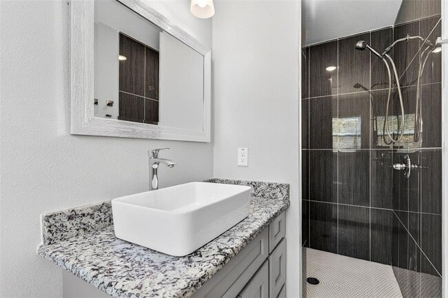 Building Photo - 1012 W Adalee St