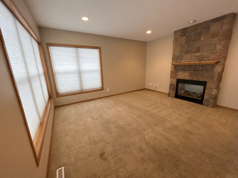 Building Photo - 54 Meadowlark Dr