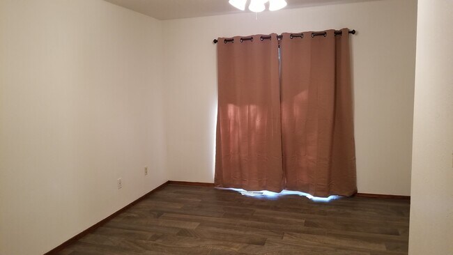 Master Bedroom - 910 Acacia Circle