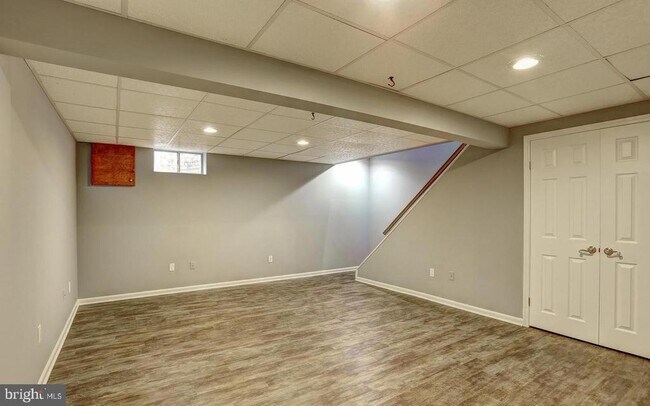 Building Photo - 5 Cardor Ct