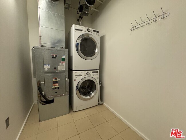 Building Photo - 1155 S Grand Ave