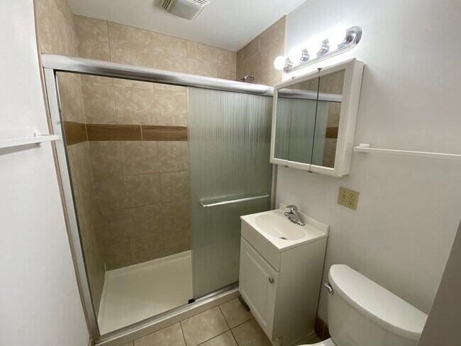 Building Photo - E Woodruff Ave 66-68 RGI