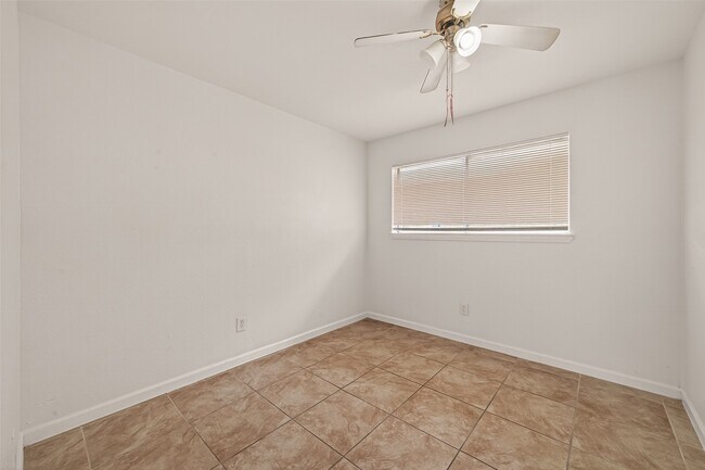 Building Photo - 6311 Tall Willow Dr
