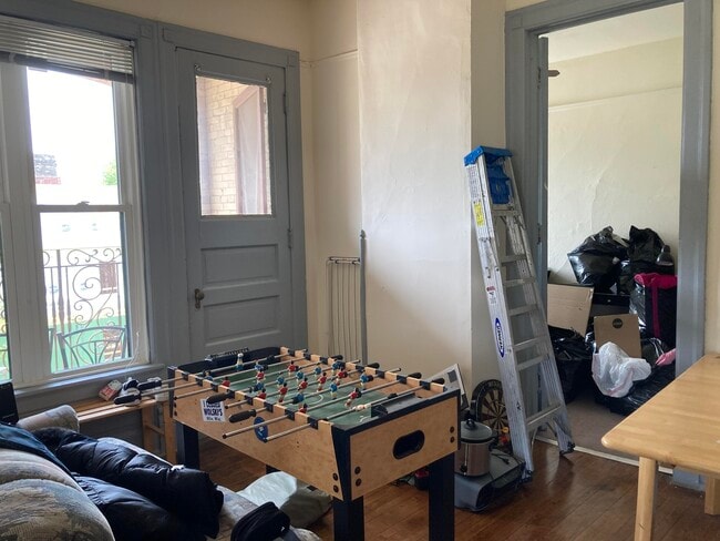 Building Photo - 328 E Knapp St