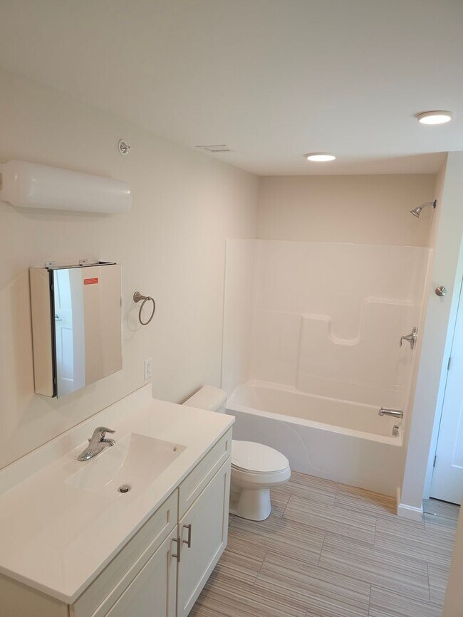 Building Photo - Village at Autumn Pond II: Corner 2 Bedroo...
