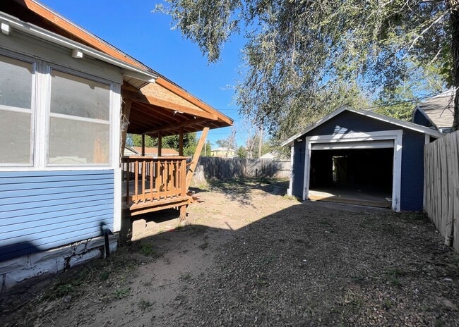 Building Photo - Updated 2-Bed, 1-Bath House