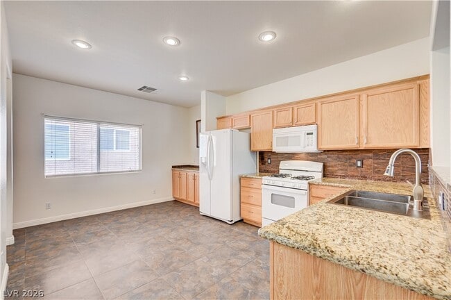 Building Photo - 9934 Star Lake Ave