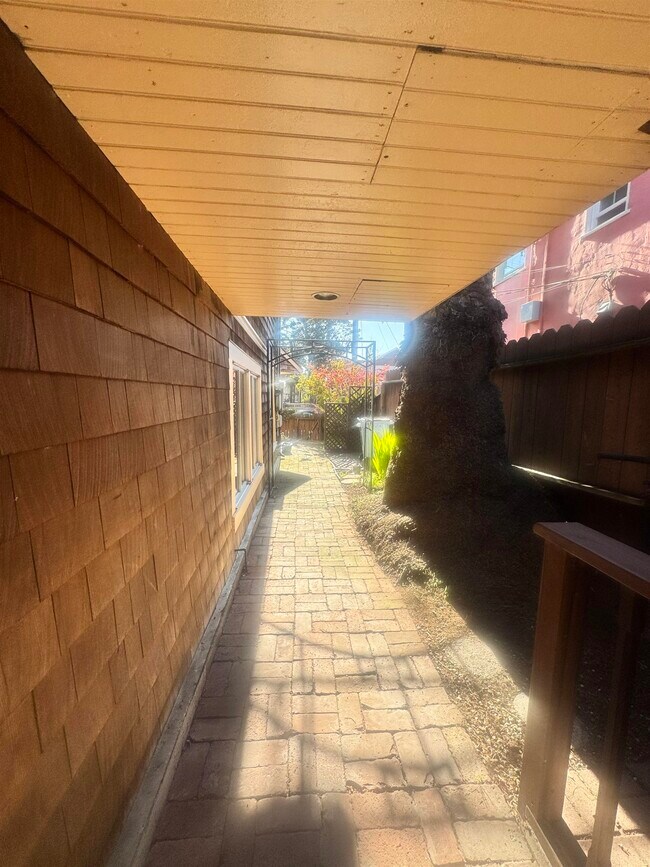 Building Photo - 1723 Carleton St