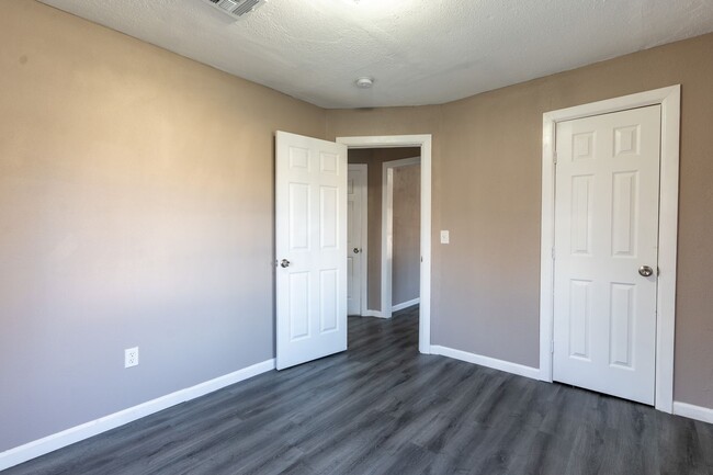 Building Photo - Beautiful 3 bed 1 bath!