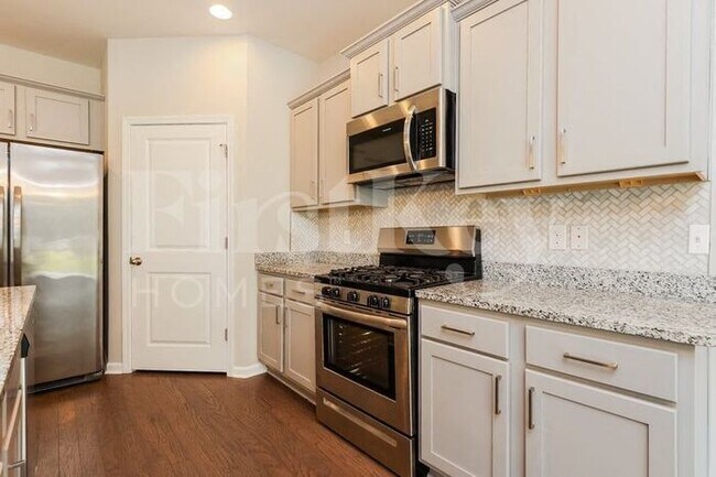 Building Photo - 817 Neosho Ct