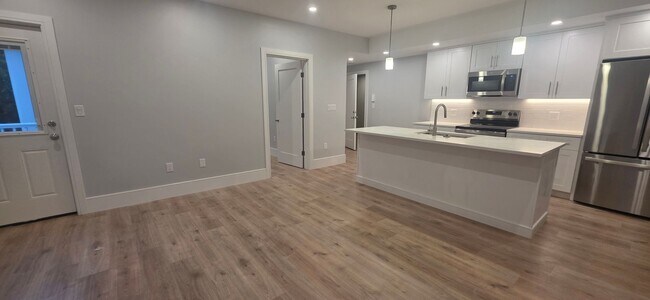 Building Photo - 124 Kenrick St