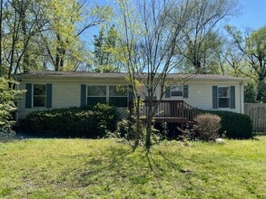 Building Photo - Nice three bedroom two bath modular home i...