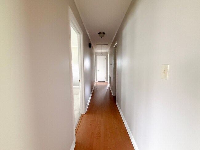 Building Photo - 3-Bedroom Home with Spacious Yard, Storage Shed & Natural Light