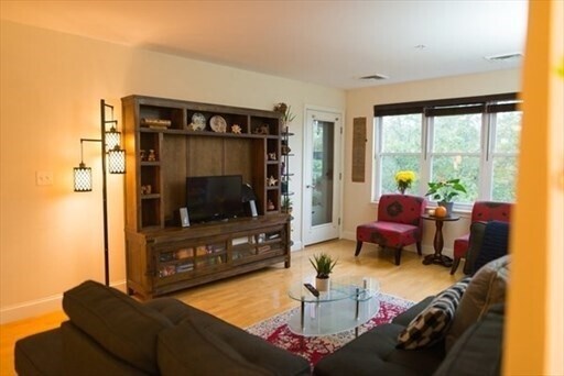Building Photo - 318 Rindge Ave