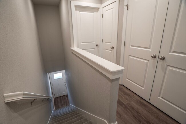 Building Photo - 2 bedroom 2.5 bath Home In Fayetteville!